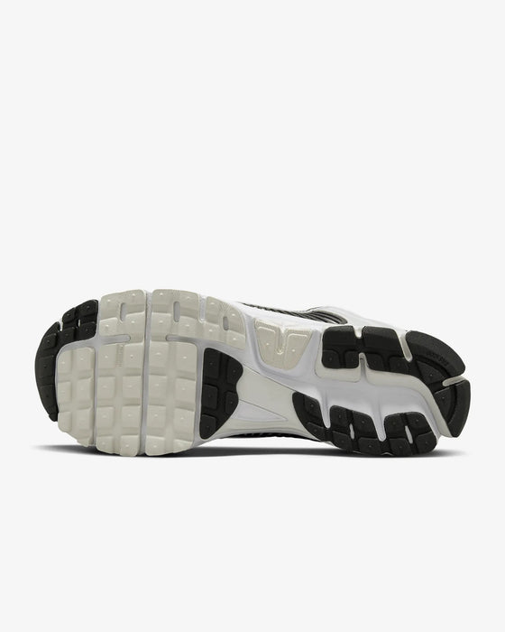 Nike Zoom Vomero 5 White Black